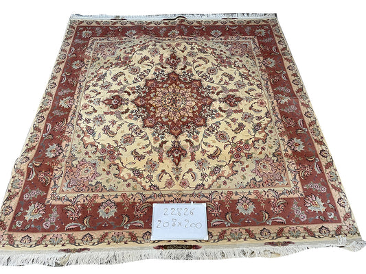 SQUARE PART SILK CARPET