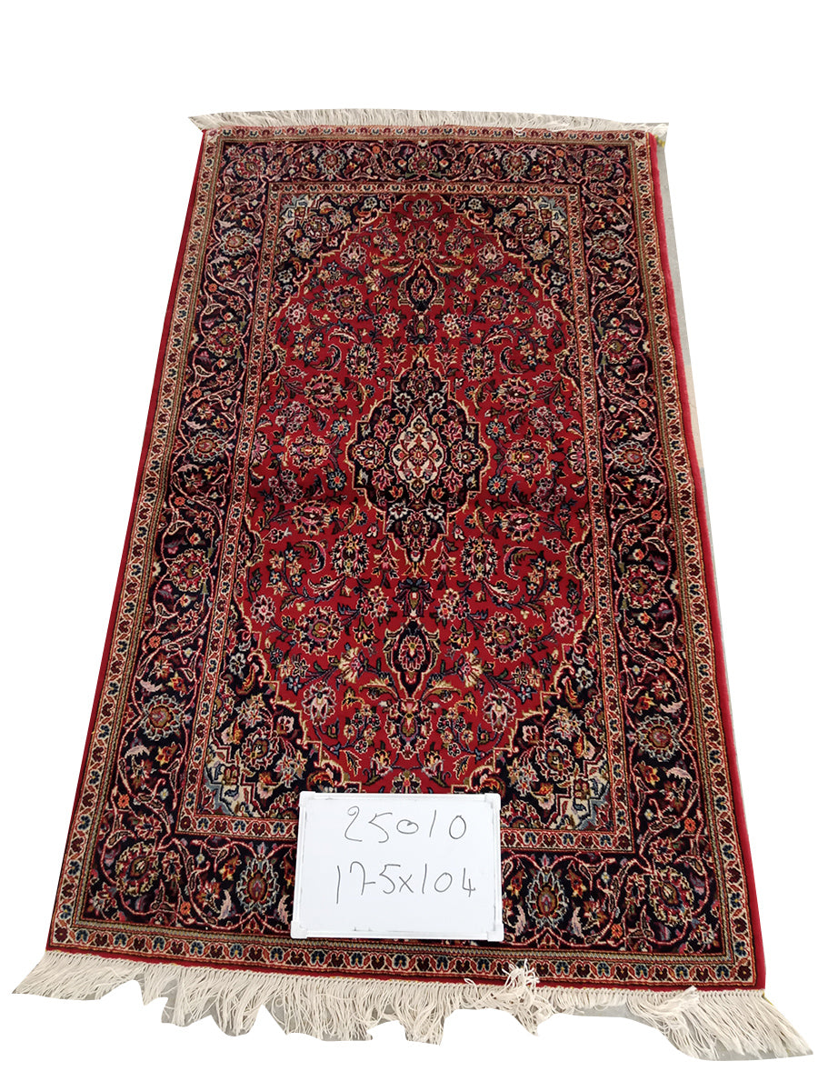 PETIT VINTAGE RUG